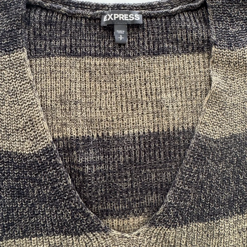 Express Sweater - Picture 2 of 4